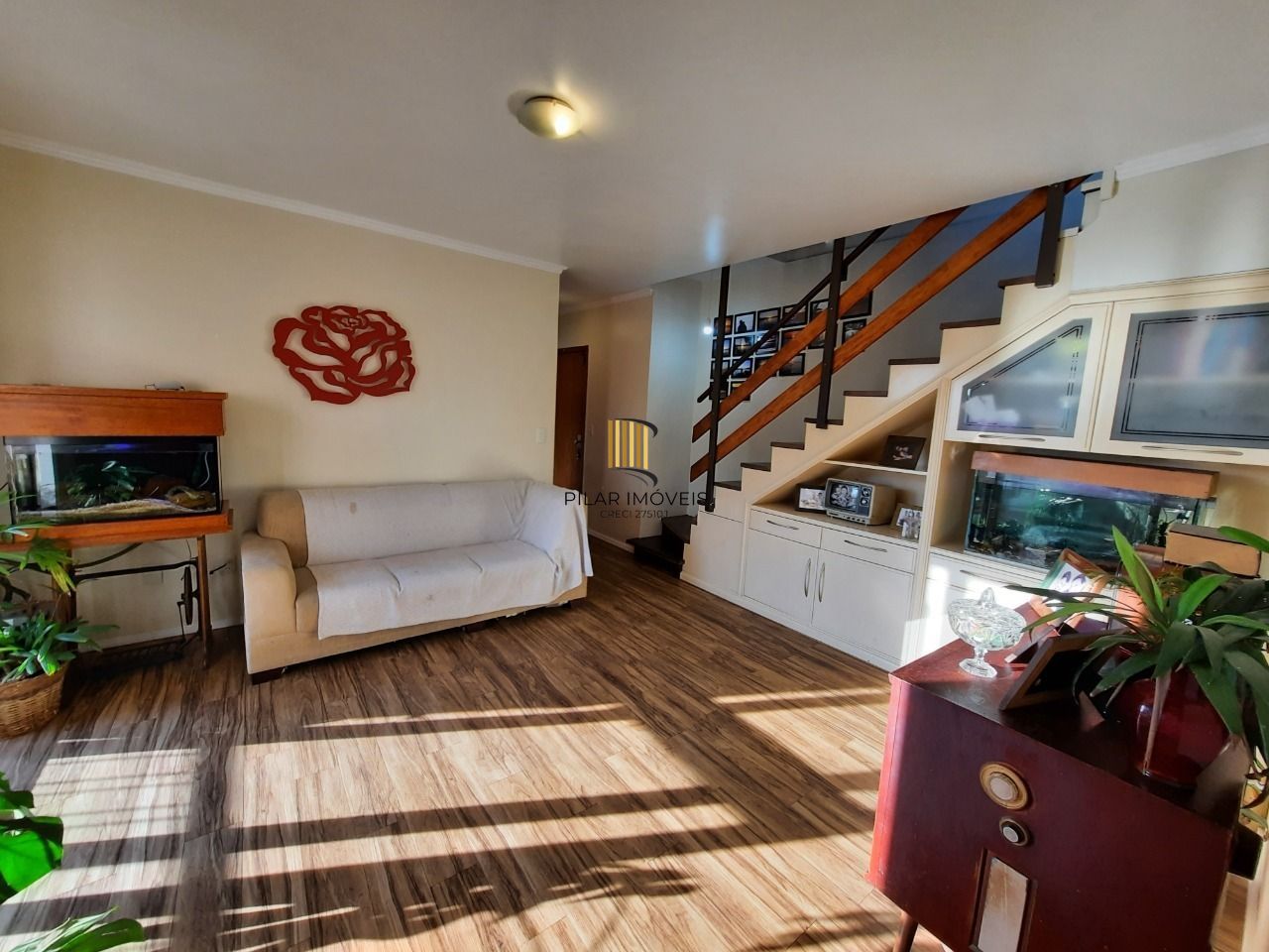 Cobertura com 3 dormitórios, suíte, piscina e churrasqueira.