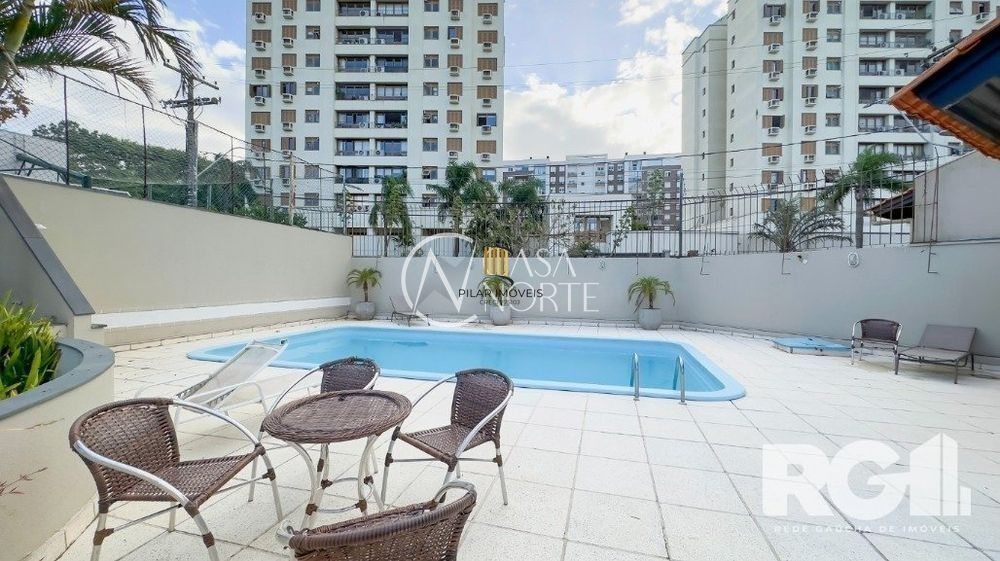 Casa em Condomínio com 3 Quartos, Piscina, Quintal e 2 Vagas