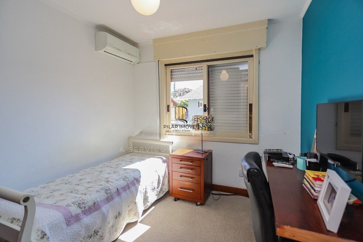 Apartamento com 3 dormitórios, suíte, 2 vagas e varanda com churrasqueira.