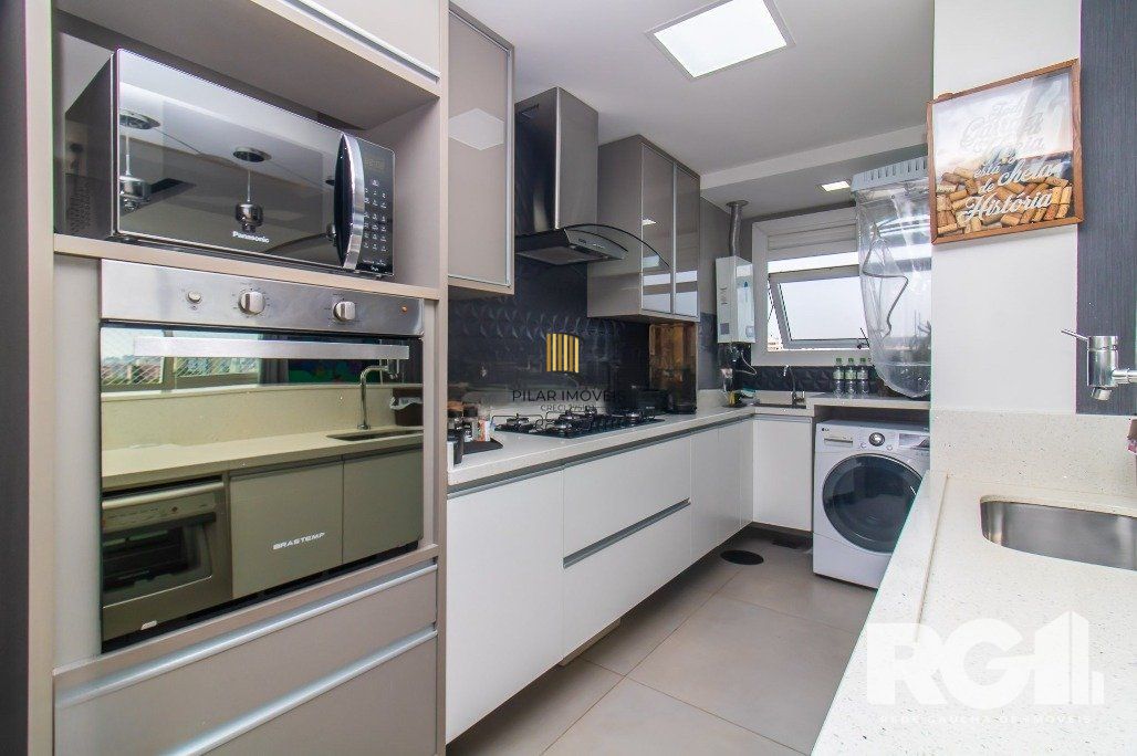 Apartamento semimobiliado com 3 dormitórios e 2 vagas em condomínio completo