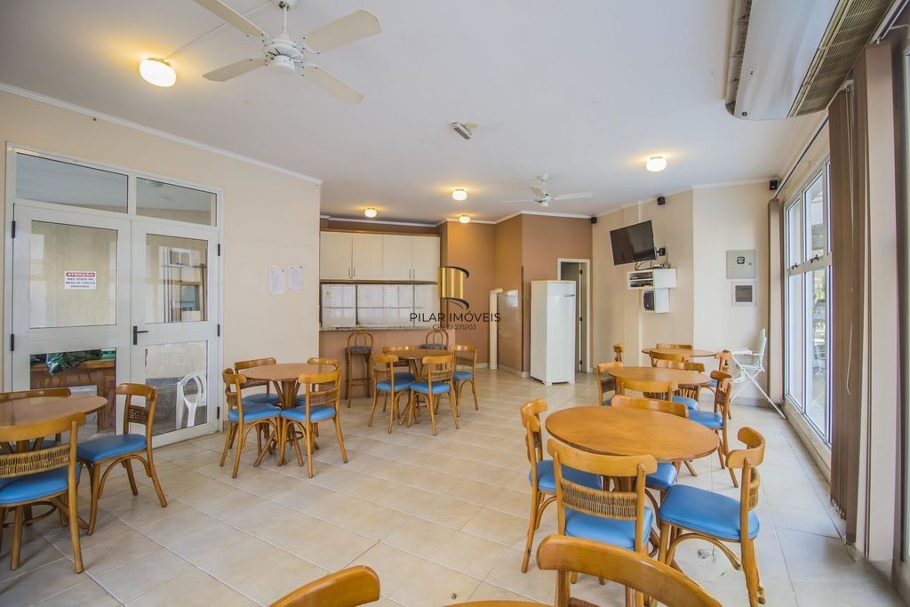 Apartamento com sacada e churrasqueira com 2 quartos e 52m²  privativos no Bairro Sarandi, Porto Alegre.