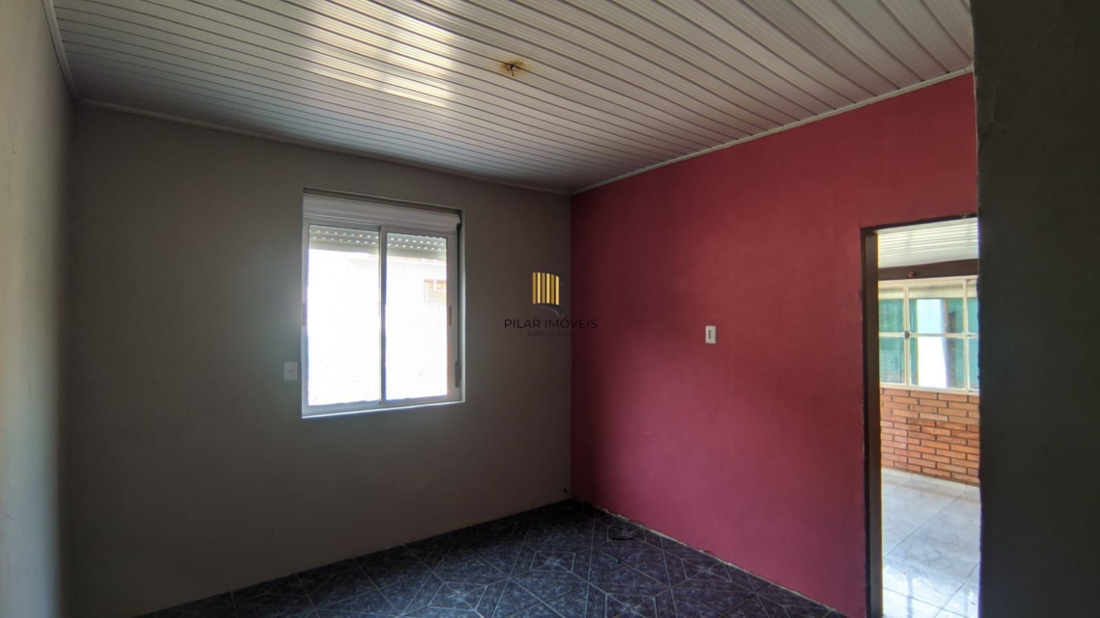 Casa à venda em Porto Alegre, Localizada na Avenida Vinte e Um de Abril, no bairro Sarandi