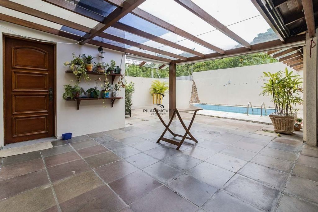 Casa 4 dormitórios no bairro Chácara das Pedras