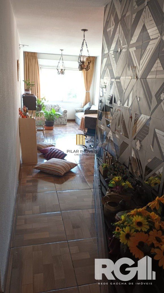 Apartamento com sacada 2 dorm na Avenida Engenheiro Francisco Rodolfo Simch - Sarandi