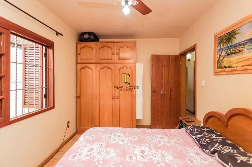 Casa térrea  com 200m² privativos, 3 quartos, Rua Sylvio Sanson - Sarandi
