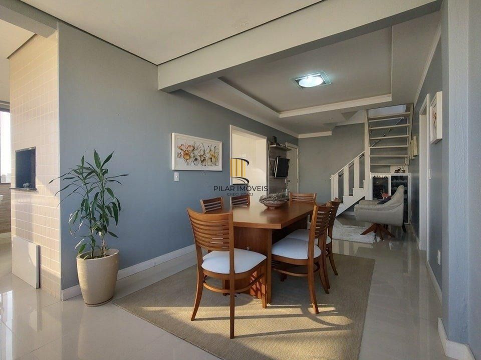 Cobertura com elevador, 3 dormitórios, suíte e 3 vagas.