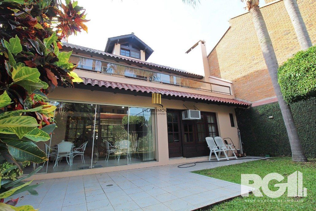Casa 4 Dormitório(s) Bairro Chácara das Pedras