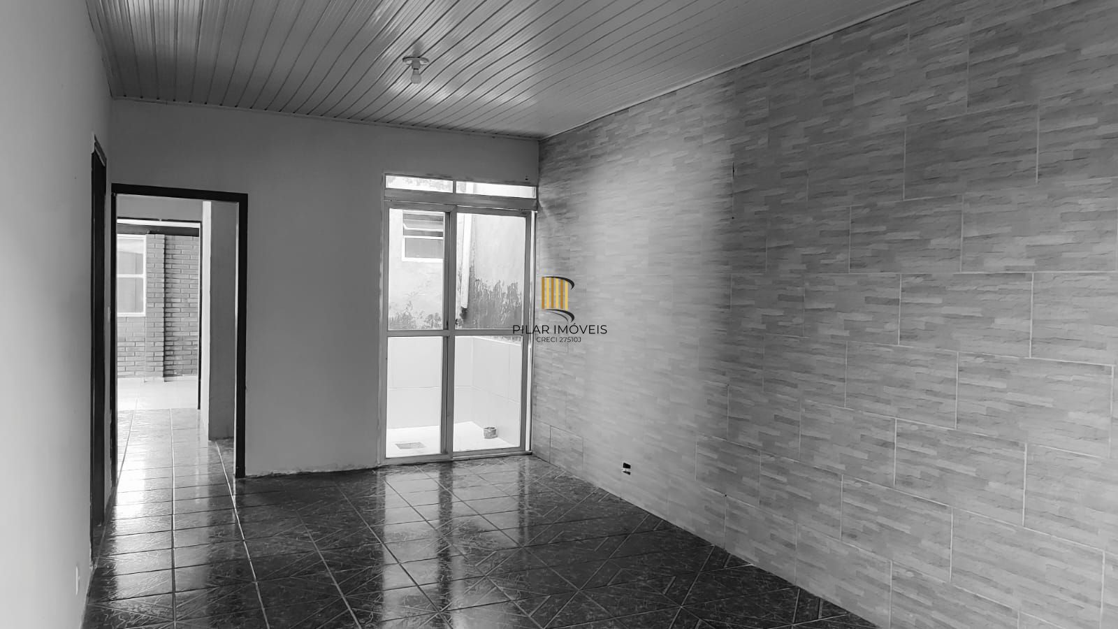 Casa à venda em Porto Alegre, Localizada na Avenida Vinte e Um de Abril, no bairro Sarandi