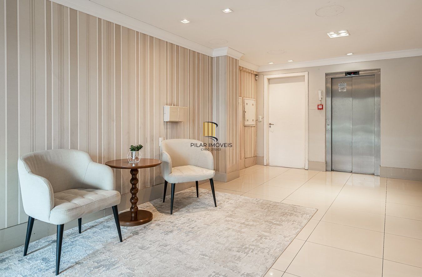 Apartamento de 3 dormitórios com 1 suíte, semimobiliado.