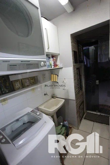 Casa residencial com 3 dormitórios 90m² privativos, e 2 vagas à venda no bairro Parque Santa Fé em Porto Alegre