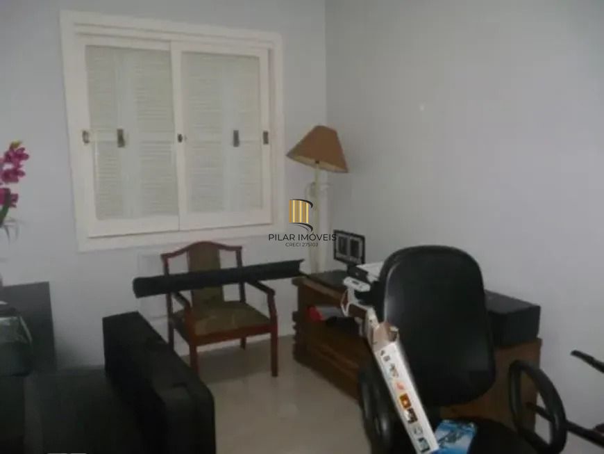 Casa térrea com 3 dormitórios, suíte e 3 vagas.