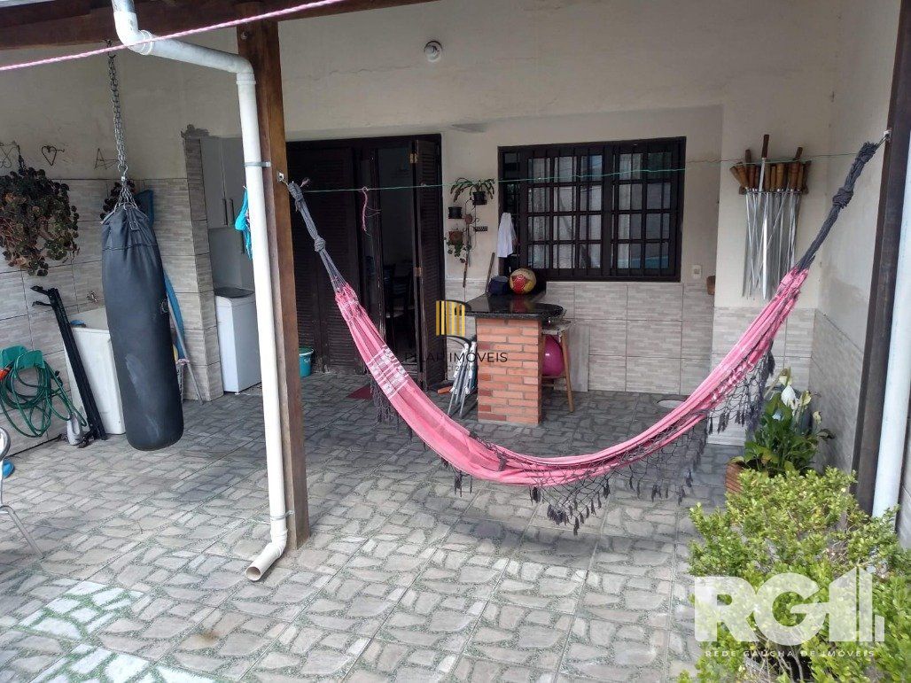 Excelente casa  3 dorm, 122m² privativos, amplo pátio com piscina nos fundos,  Rua Doutor João César Krieger