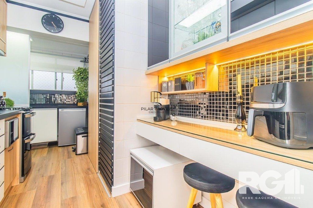 Apartamento 100% Mobiliado,  com 2 Quartos, vaga de garagem e elevador - Passo da Areia