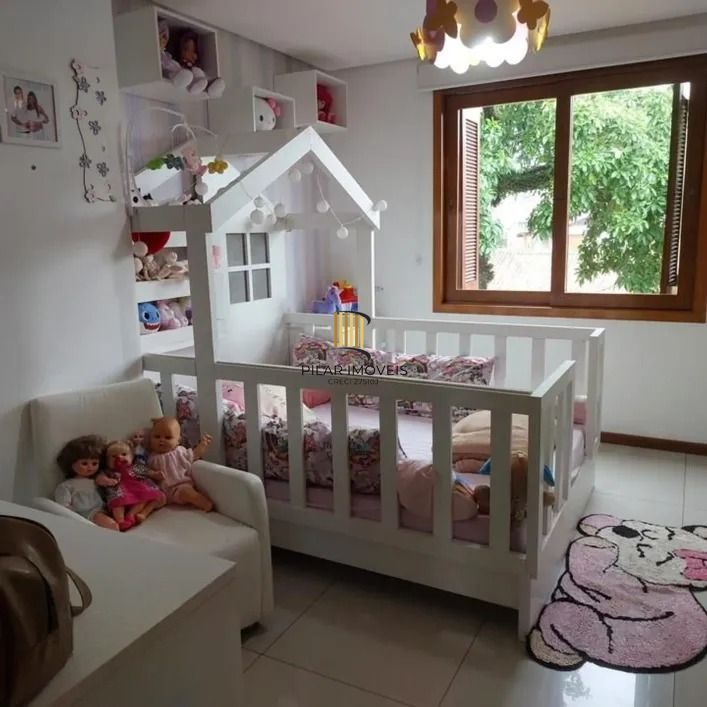 Sobrado com 3 dormitórios, terraço e espaço gourmet no São Sebastião – POA