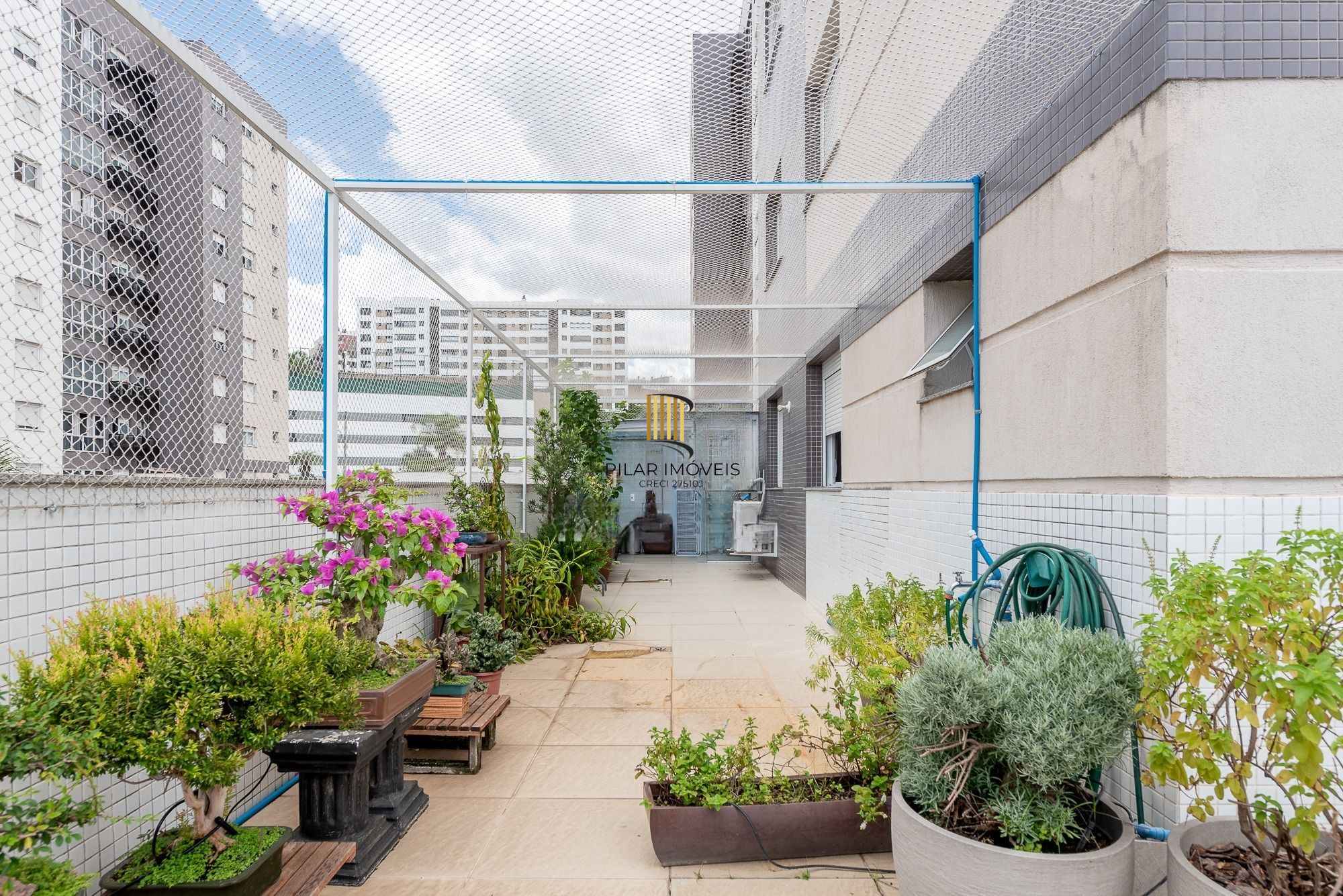 Apartamento Garden mobiliado, com 180 m² privativos, no bairro Chácara das Pedras