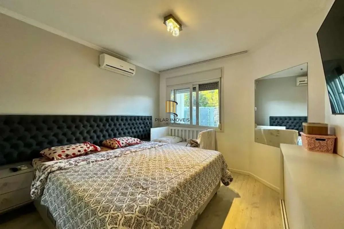 Casa em condomínio com 2 dormitórios, suíte e 2 vagas