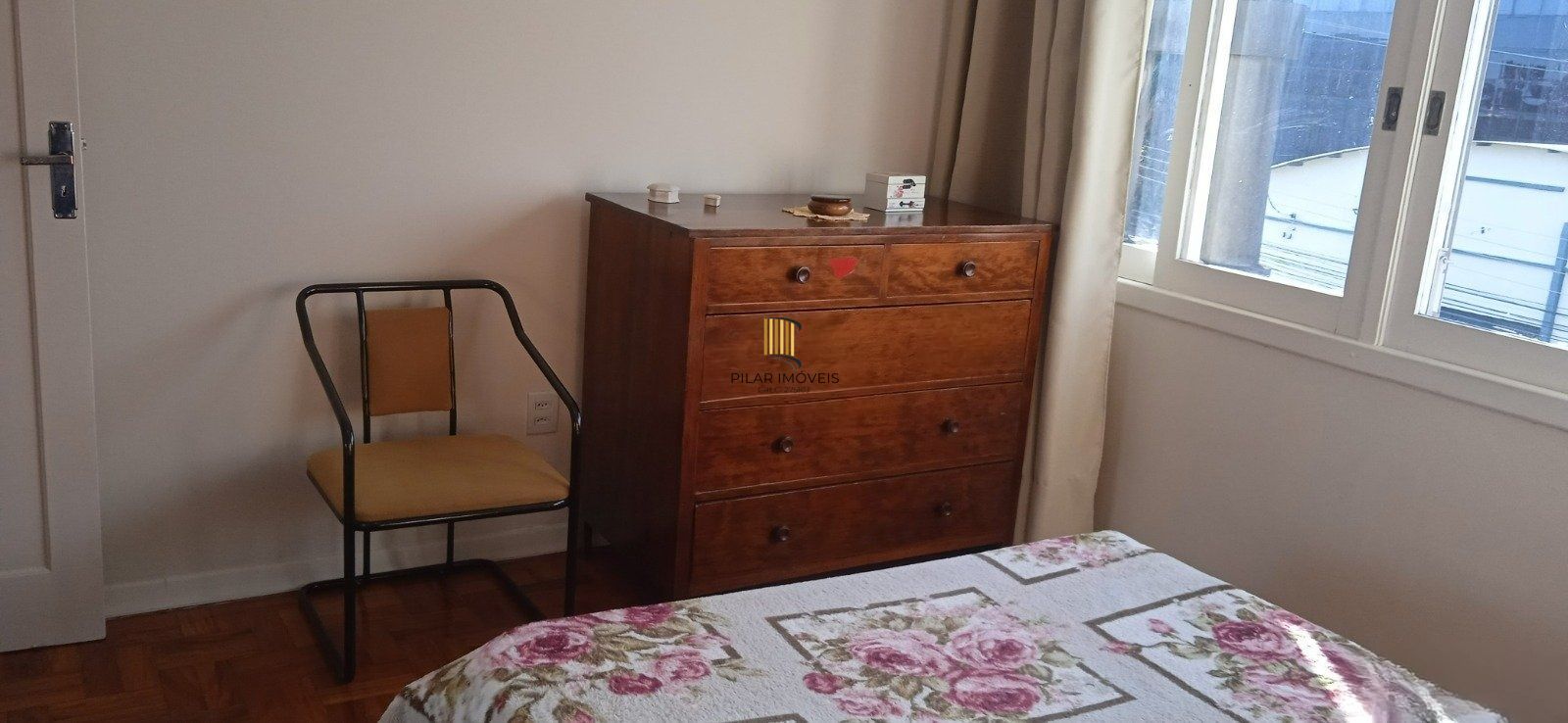 Apartamento com 3 dormitórios, living 2 ambientes, banheiro social, total de 109,57m² privativos, cozinha e área de serviço separadas.