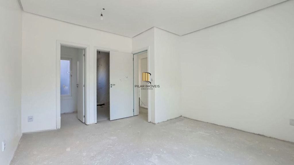 Casa térrea com 3 suítes, lavabo e 2 vagas.