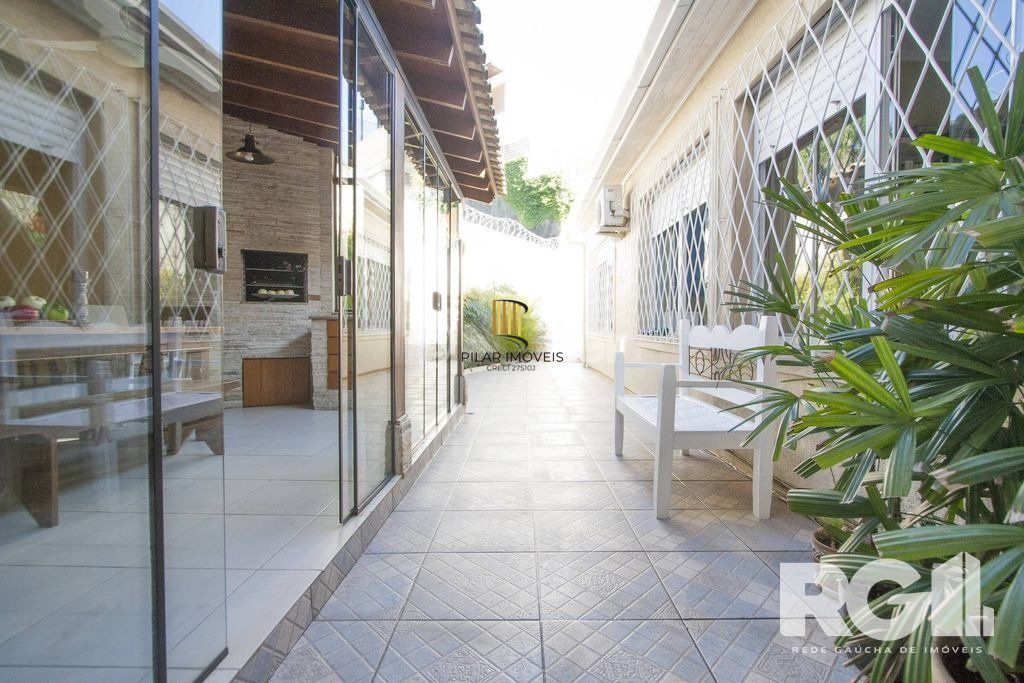 Casa 3 dormitórios no bairro Chácara das Pedras