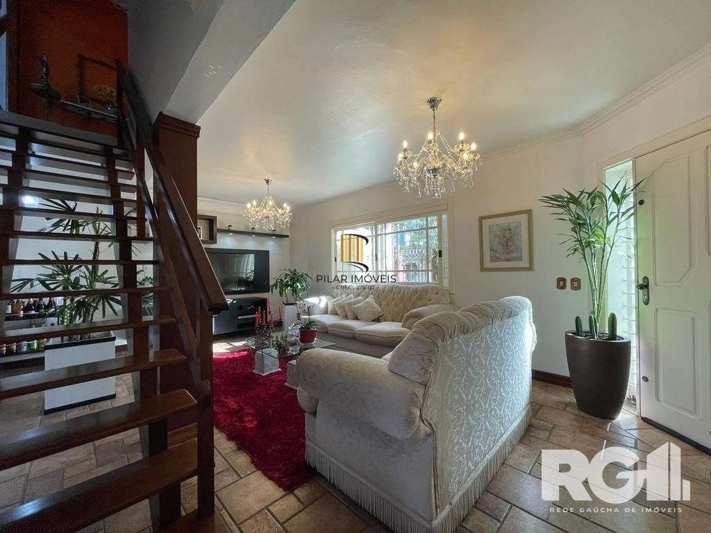 Casa 3 dormitórios no bairro Vila Cachoeirinha