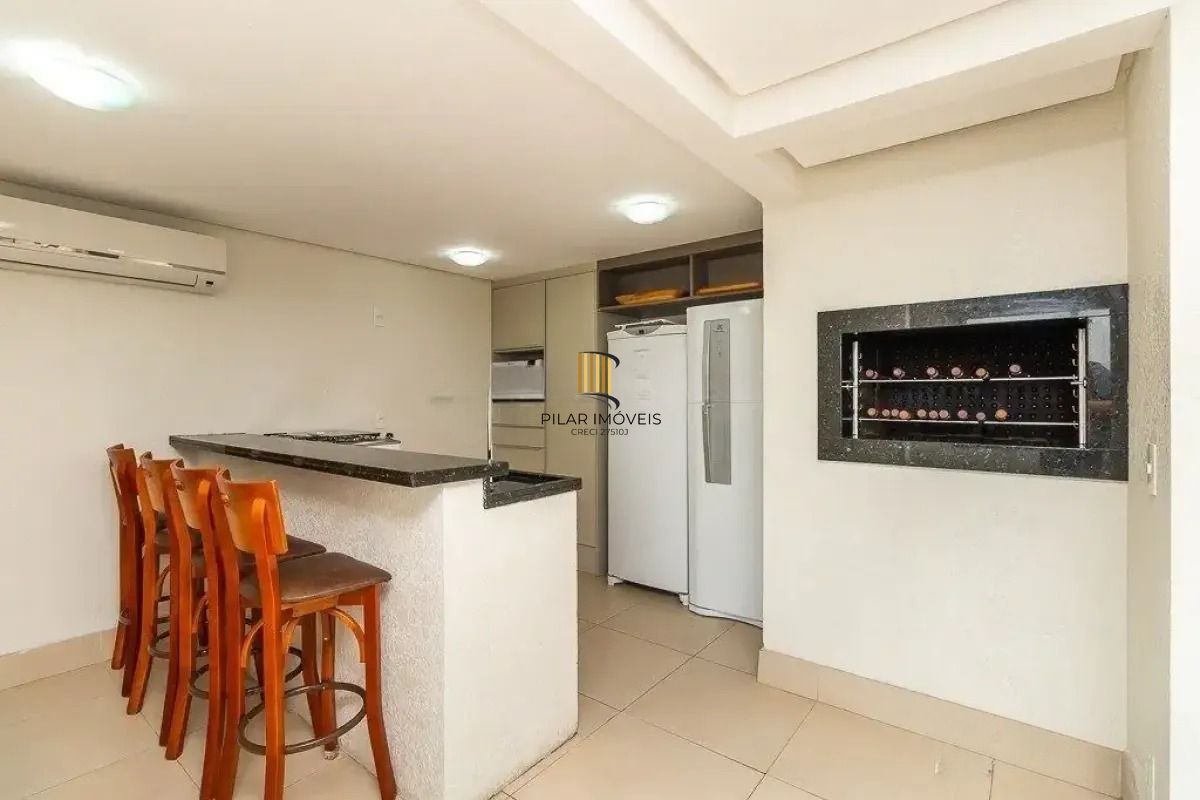 Apartamento de 2 dormitórios, suíte, churrasqueira e 1 vaga.