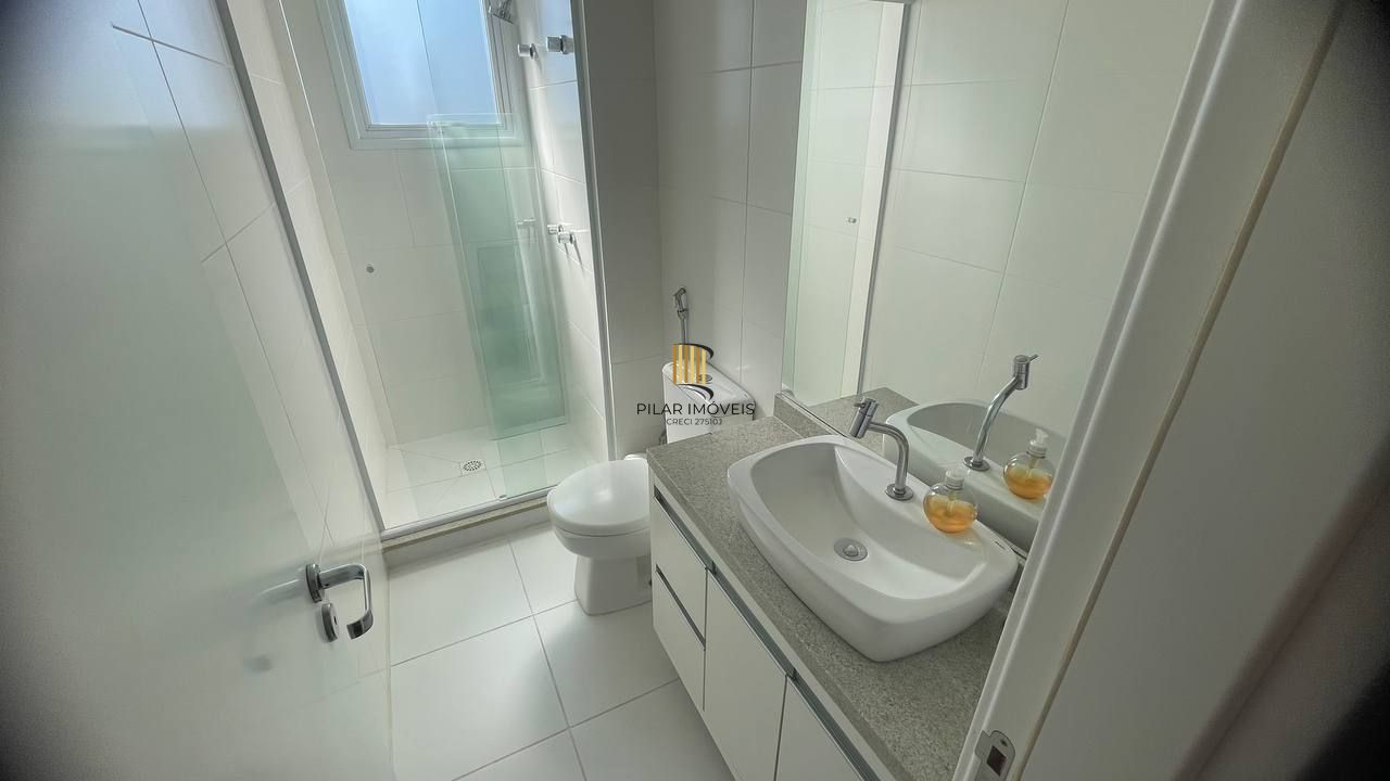 Apartamento 100% decorado com 92m², suíte, churrasqueira e 2 vagas de garagem.