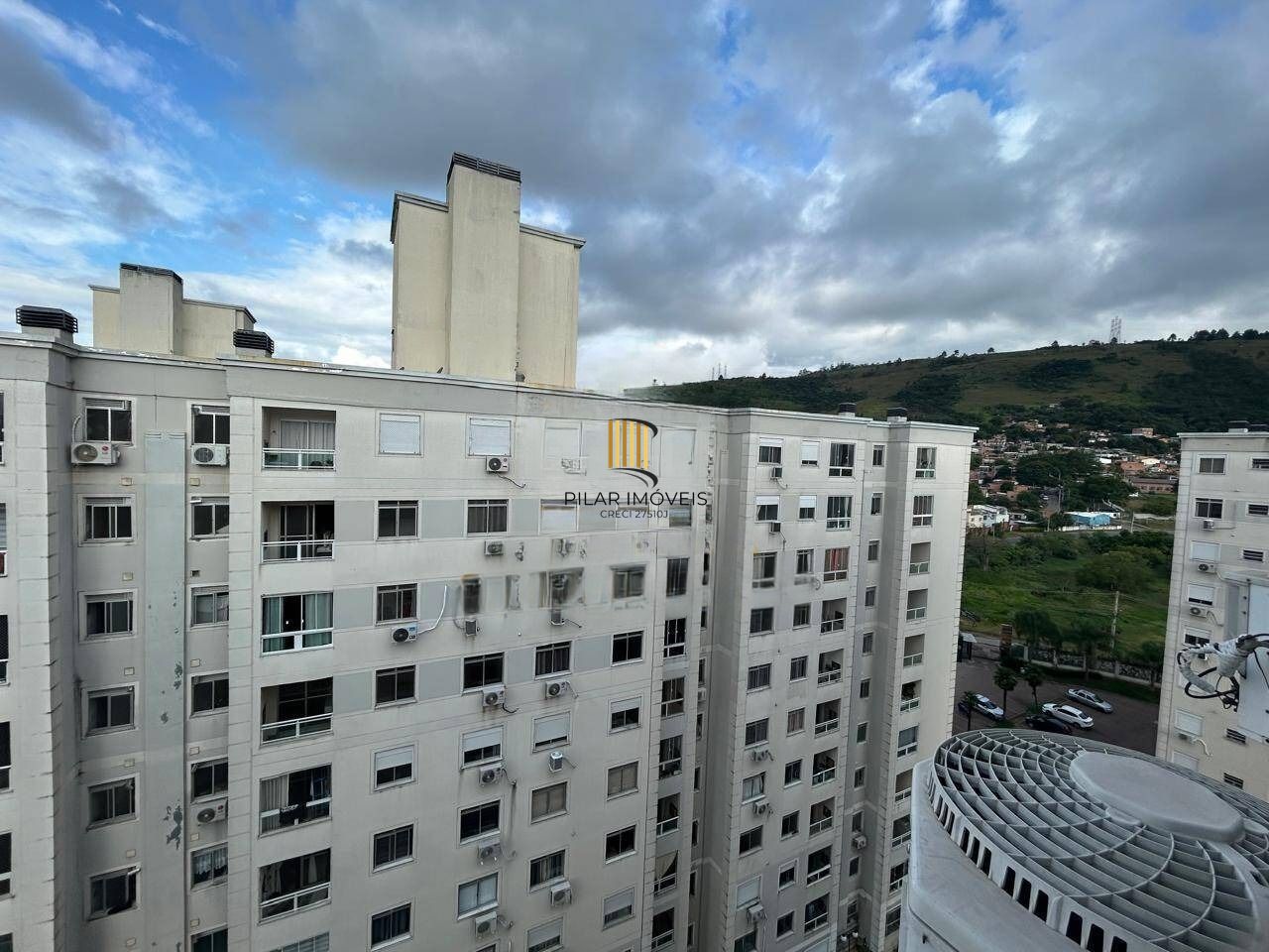 Apartamento com 2 dormitórios, suíte, sacada, churrasqueira e vaga.