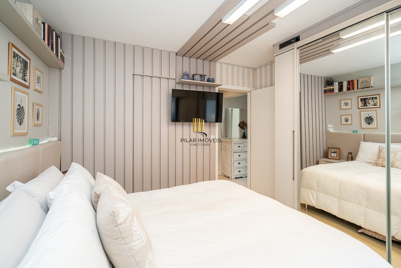 Apartamento de 3 dormitórios com 1 suíte, semimobiliado.