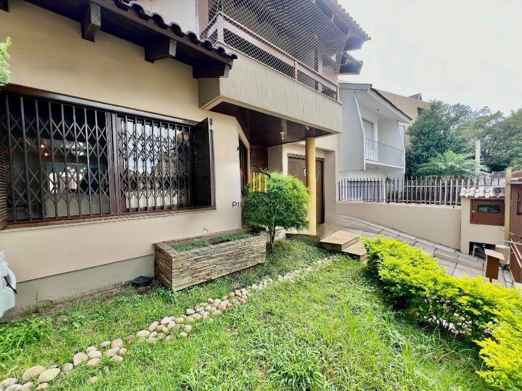 Casa semi-mobiliada com 3 suítes e amplo salão de festas no Cristo Redentor