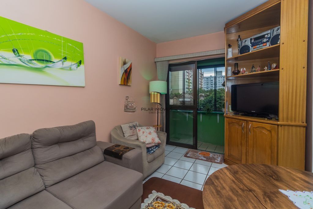 Apartamento iluminado com 2 dormitórios e vaga escriturada