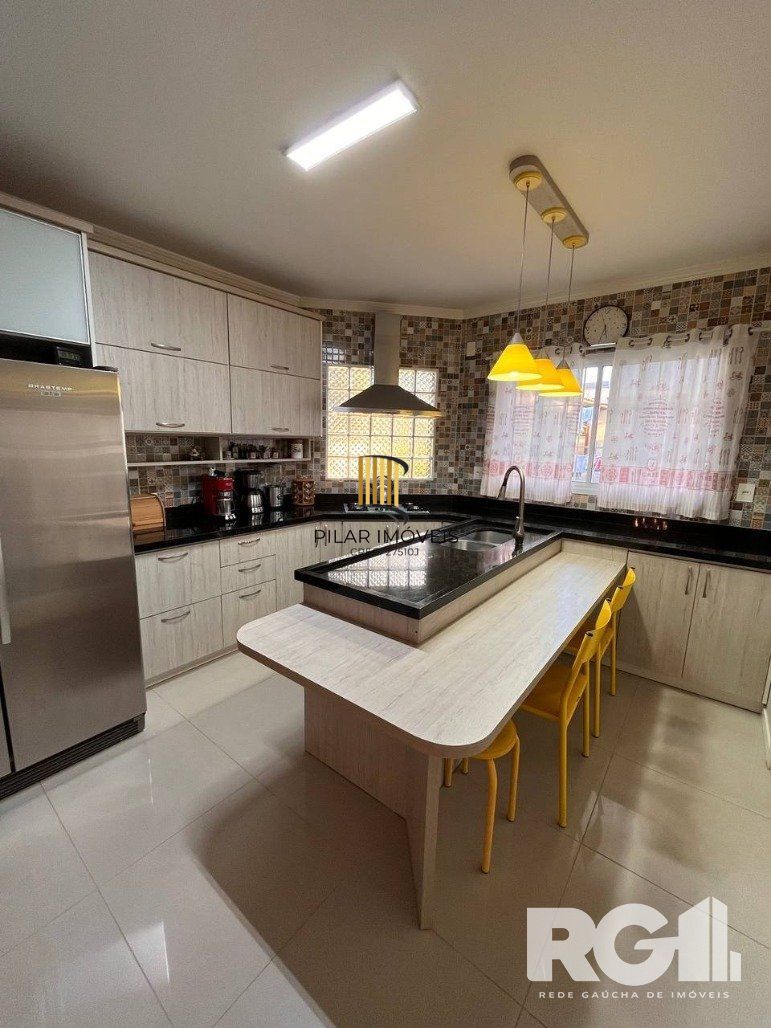 Casa 4 Dormitório(s) Bairro Centro