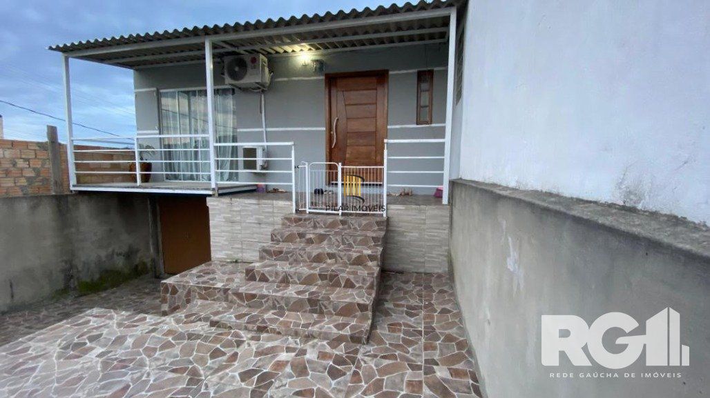 Casa 2 dormitórios no bairro Mário Quintana