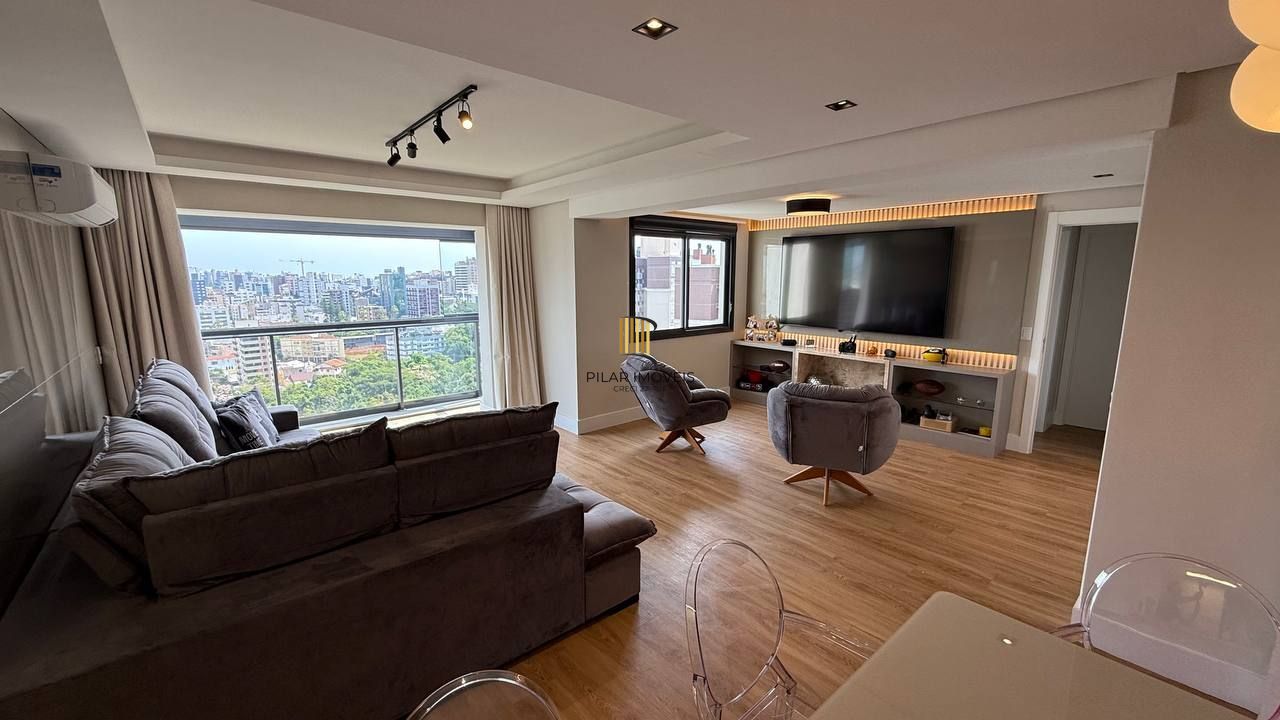Apartamento mobiliado de 2 dormitórios com suíte e 2 vagas no Petrópolis
