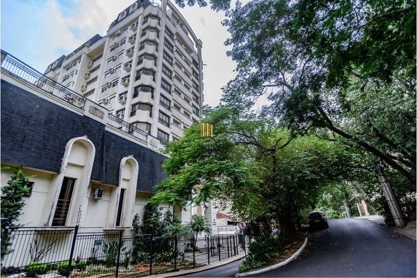 Apartamento reformado 3 dormitórios com vista aberta no Mont Serrat