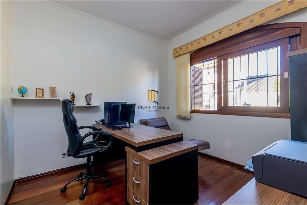 Ampla casa com 4 Dormitórios e Pátio na Zona Norte