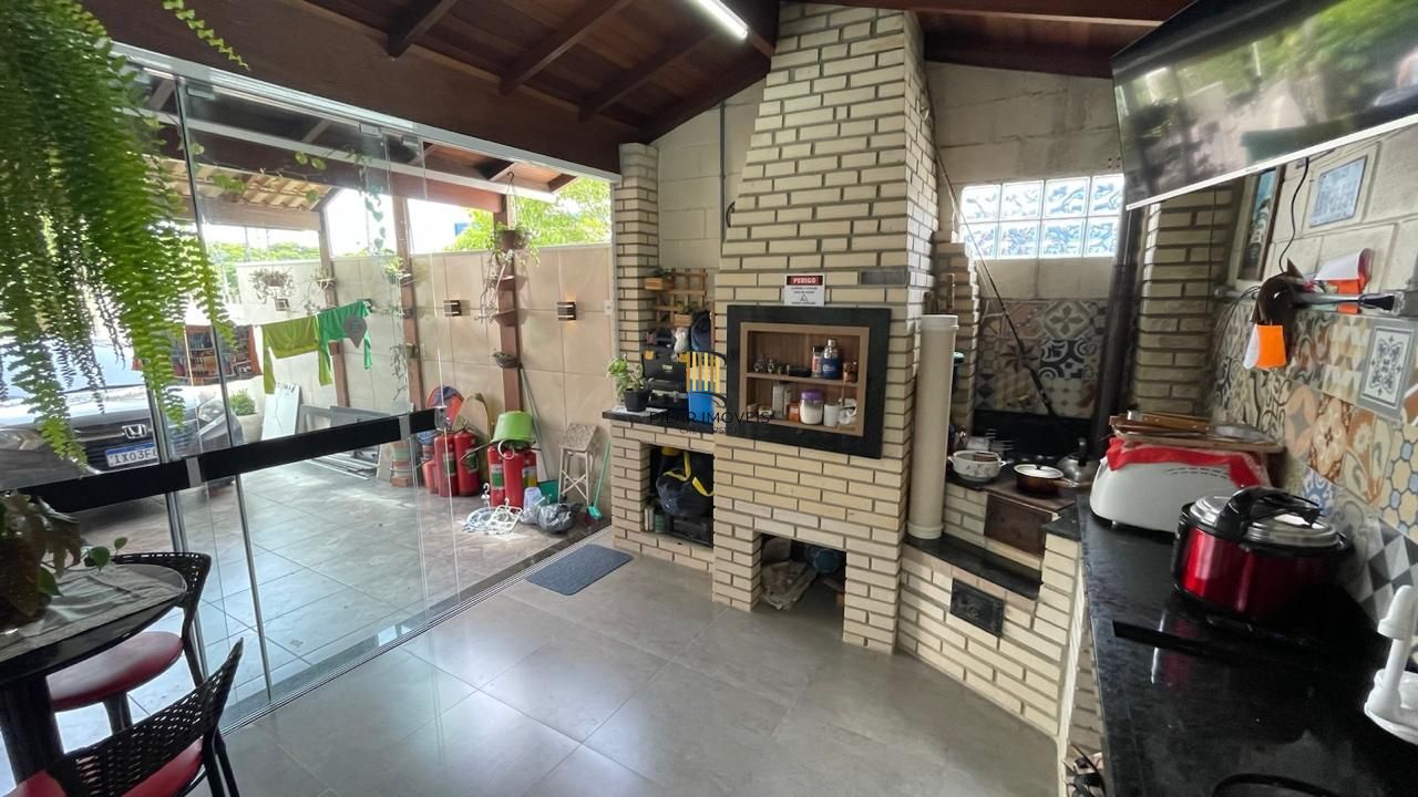 Casa com 3 dormitórios no bairro Humaitá