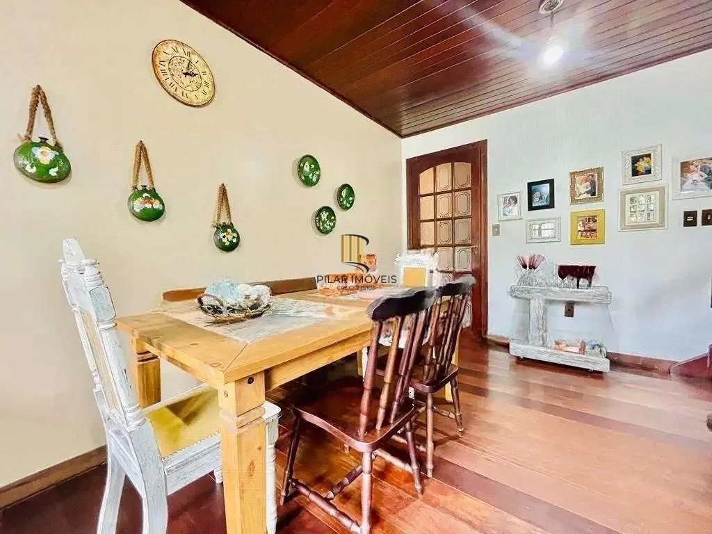 Casa térrea com 307m², 3 dormitórios, 2 suítes, 3 vagas.