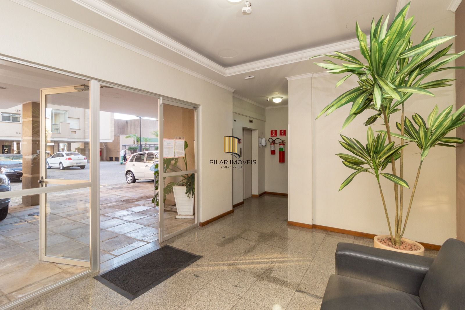 Apartamento 2 dormitórios com sacada e vaga no Jardim Lindoia