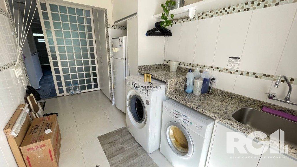 Casa 4 dormitórios no bairro Vila Ipiranga