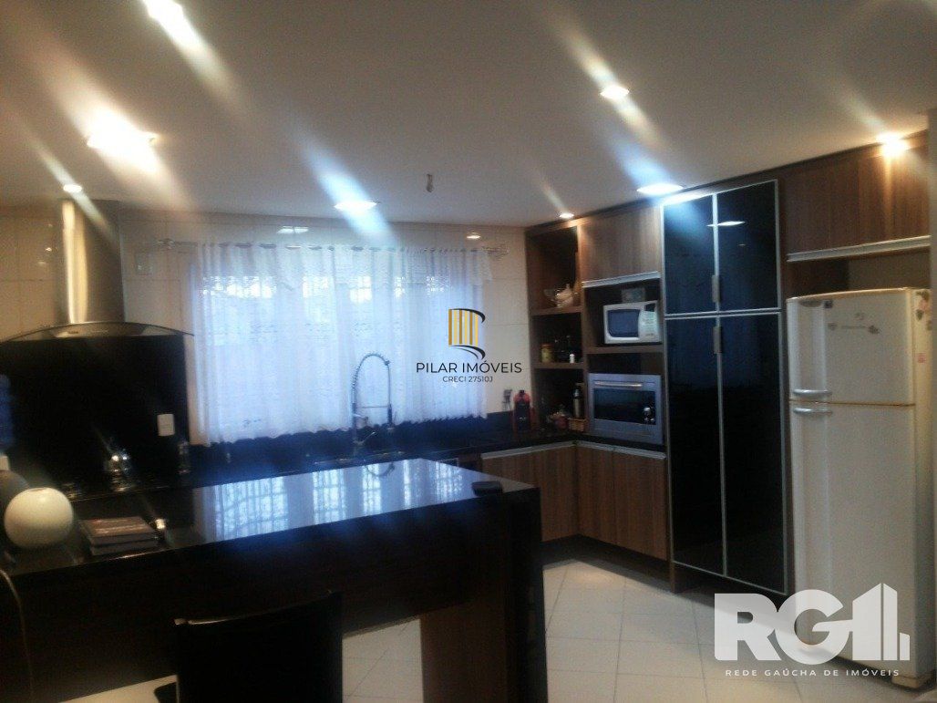 Casa 4 dormitórios no bairro Parque Santa Fé