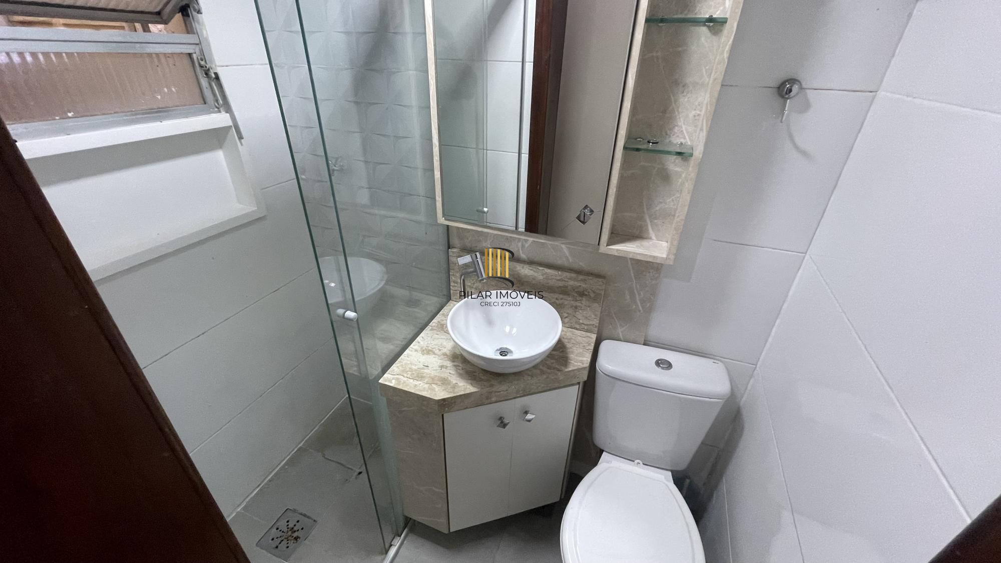 Casa térrea com 2 suítes com amplo pátio,