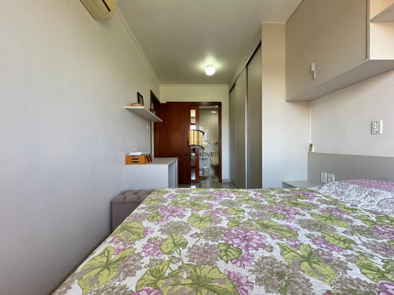 Apartamento de 2 dormitórios, suíte, sacada com churrasqueira e vaga coberta.