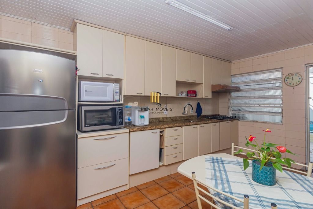 Casa 3 dormitórios, 2 suítes, piscina