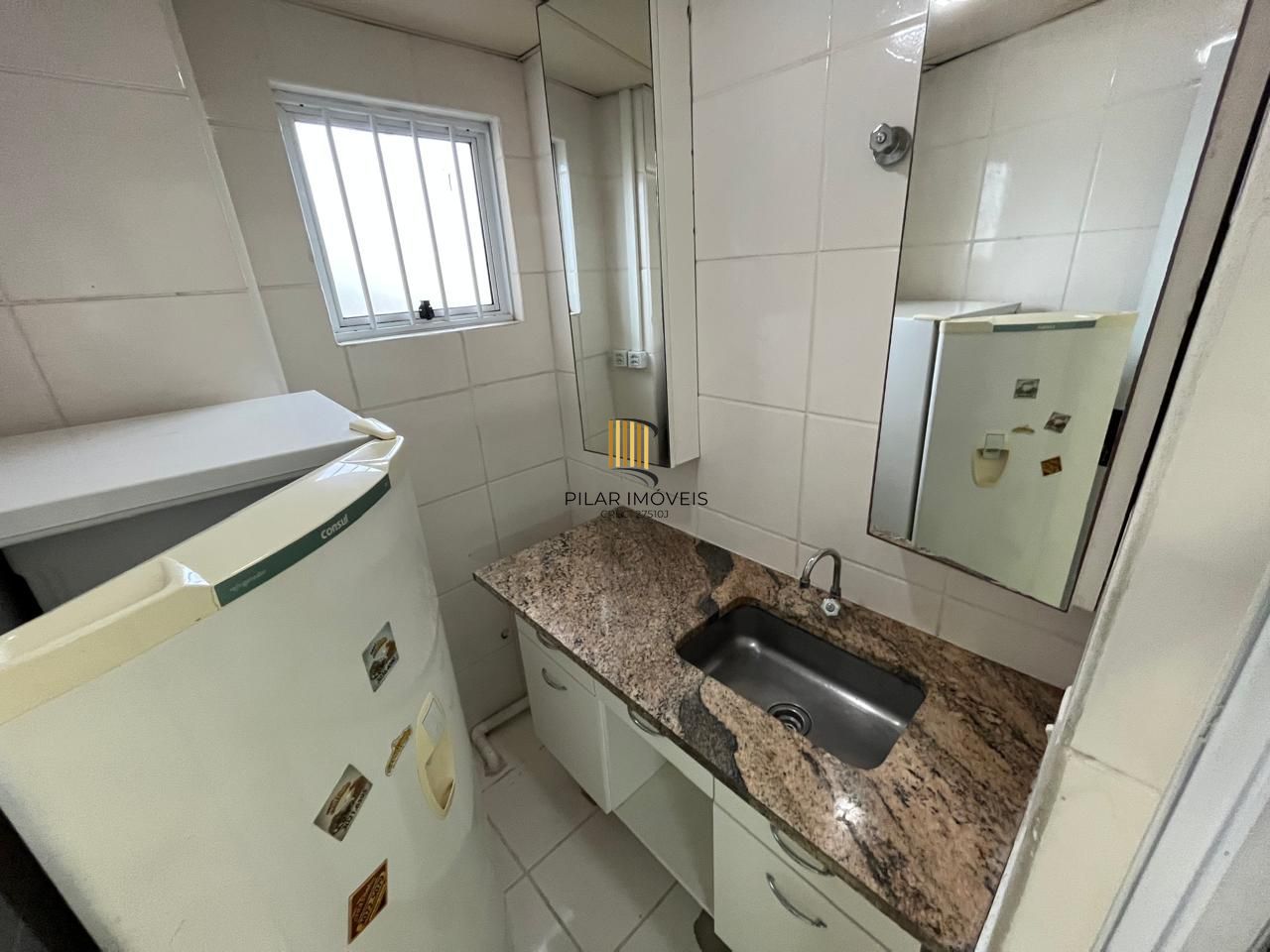 Prédio Comercial à venda com 5 salas, 400m², 6 vagas, Rua Laudelino Freire no bairro Sarandi em Porto Alegre