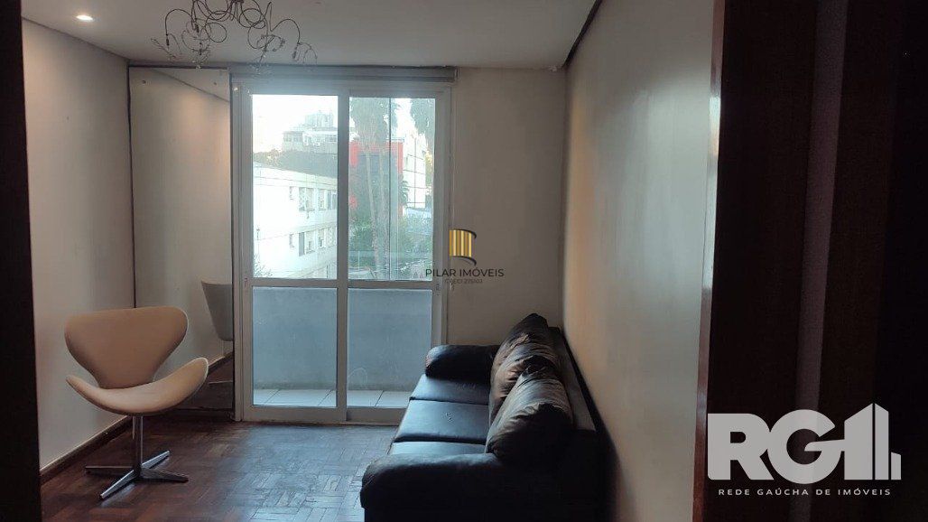 Apartamento a venda com 3 dormitórios, com sacada, de frente. Rua 24 de Outubro Auxiliadora.