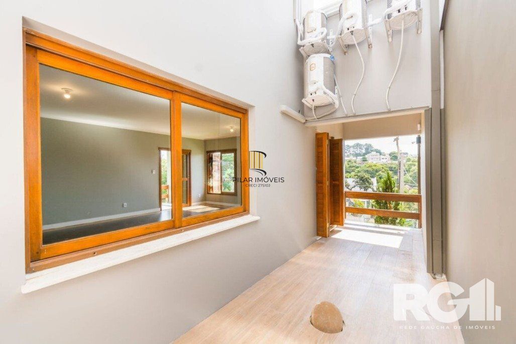 Casa com piscina, 3 dormitórios, 258m² privativos, no Jardim Itu.