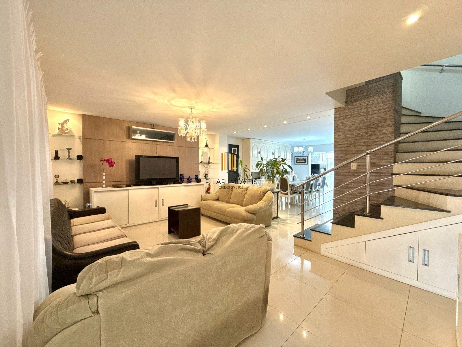 Casa com 3 Suítes e 3 Vagas no Bairro Vila Ipiranga