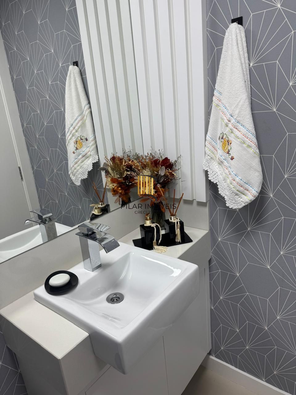 Semi-mobiliado, 3 dormitórios, 2 vagas lado a lado - Jardim Planalto