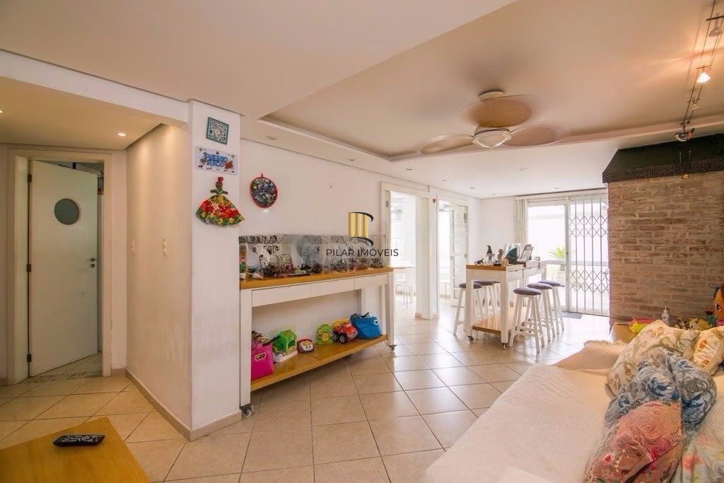 Casa de esquina com 6 dormitórios, 430m², piscina, 4 vagas