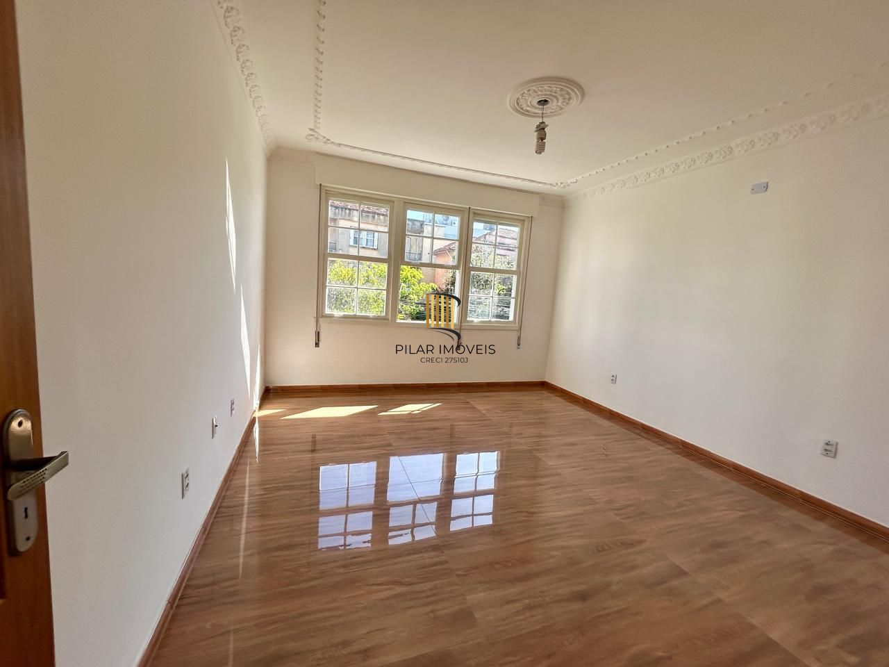 Casa 8 dormitórios, 5 banheiros e 6 vagas no Bairro São João Porto Alegre